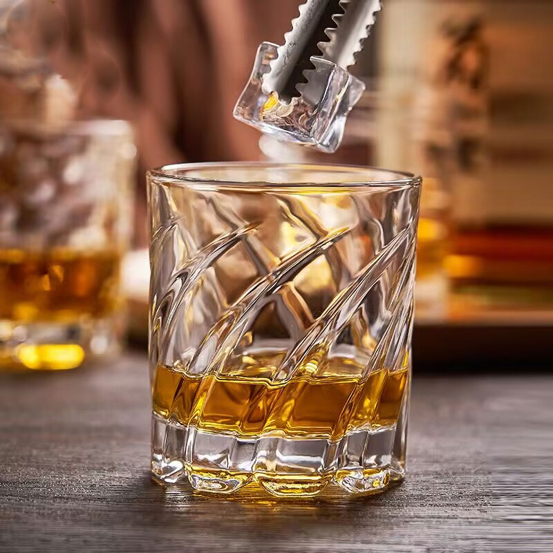 Copo de uísque em relevo, alta - Wine Beer Spirits avaliação e preço