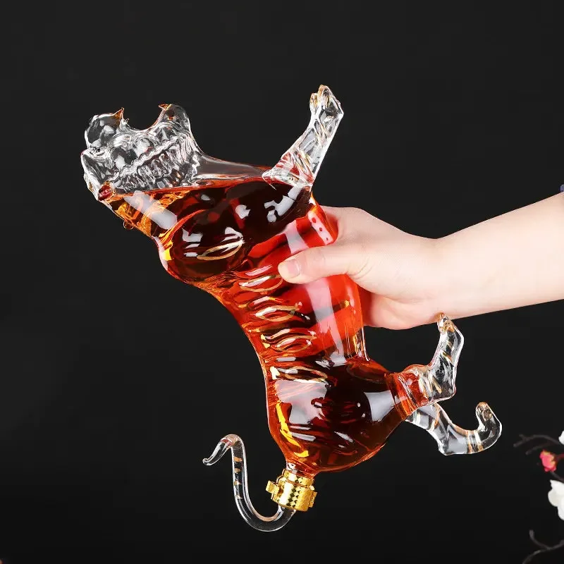 Bonito tigre em forma de anima - Wine Beer Spirits avaliação e preço
